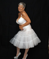 Petticoat von Granny und sexy Silver Heels