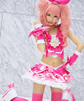 Pink Cosplay Teen aus Japan im Mini Skirt