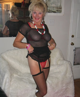 Private Amateur Aufnahme von Oma in Strapsen