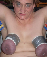 Reifes und total schäbiges Nutzvieh mag blaugequetschte Busen