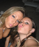 Scharfe Girls beim Selfhot mit Kussmund