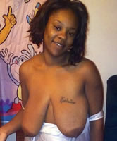 Schwarze Freundin hat lange Hängetitten<