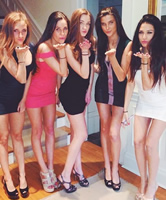 Sexy Girlsfriends Group Skirt Photo