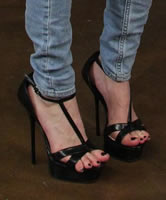 Sexy High Heels Bitch hat Füße gequetscht