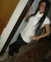 Schwarzhaarige Mädchen, 18 Jahre, im sexy Dress