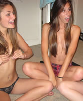 Mädchen nackt beim spielen