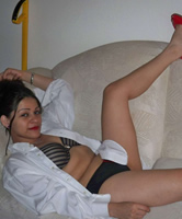 Spanische Amateur Schlampe am Sofa