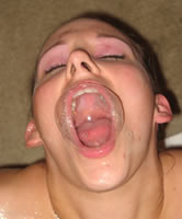 Spermamaul zum abfüllen weit aufgerissen