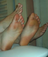 Stinkefüße von Freundinnen und gelbe Sohlen