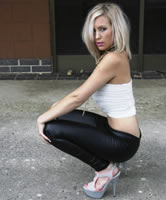 Süße Blondine in Tights