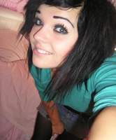 Süße Emo Mädchen fotografieren sich selbst privat