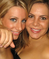 Super sexy Frauen, Freundinnen machen Selfie