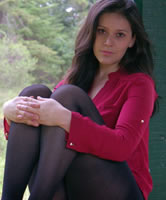 Super süßes Strumpf Amateur Girl zeigt Beine