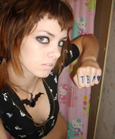 Tabulose Emo Mädchen Hobbynutte fotografiert sich selbst