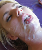 Sperma Ladung im Mund für Teen