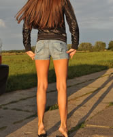 Teen Mädchen Beine und Sandaletten