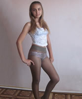 Schlankes Teen Pantyhose Girl mit Amateur Pic