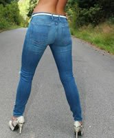 Tight Ass und Jeans posing