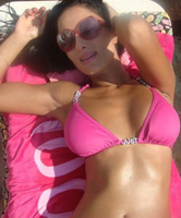 Sexy Türkin im Pink Bikini geil