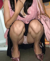 Upskirt Foto, pink Panty und Pumps