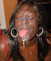 Dicke Mama und Neger Schlampe total ins Gesicht vollgespritzt