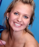 Volljährige in Mund gefickt und Cumshot abgespritzt