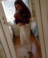 Selfie in weissen Pants, sexy Figur