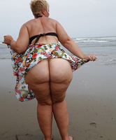 Amateur Strandfoto von diesen großen XXXL Pobacken